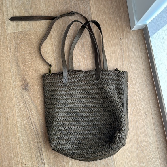 Madewell Handbags - Madewell leather woven bag